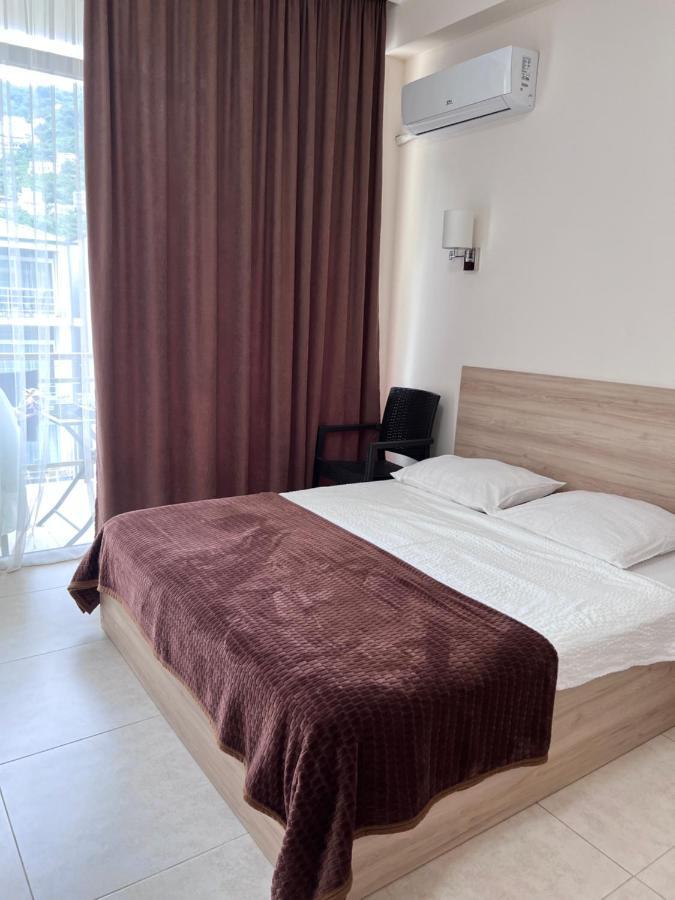 Sunshine Hotel Кваріаті Екстер'єр фото