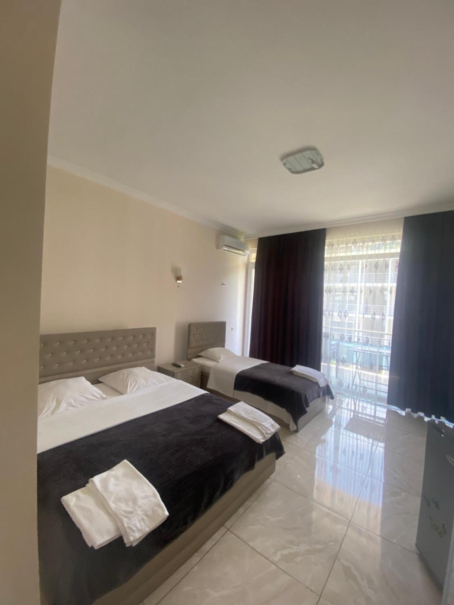 Sunshine Hotel Кваріаті Екстер'єр фото