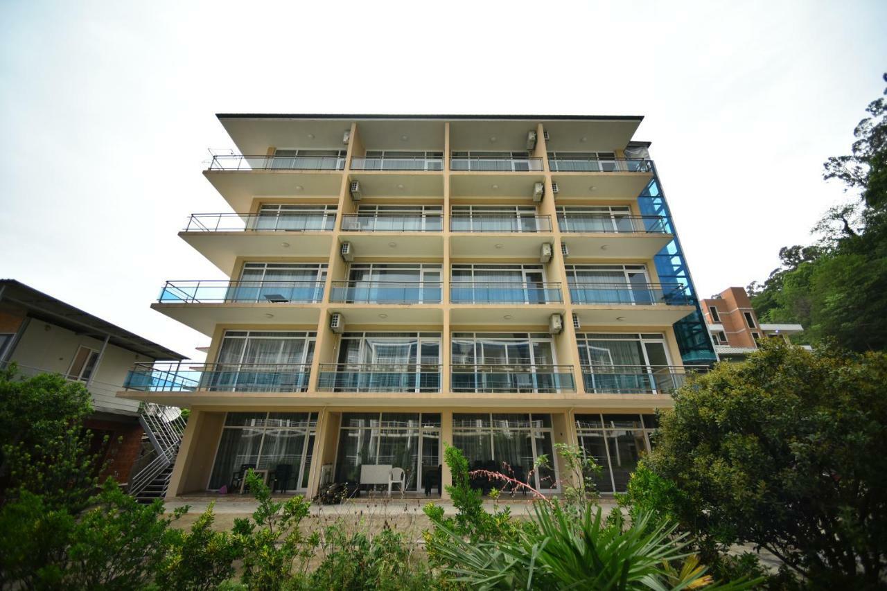 Sunshine Hotel Кваріаті Екстер'єр фото